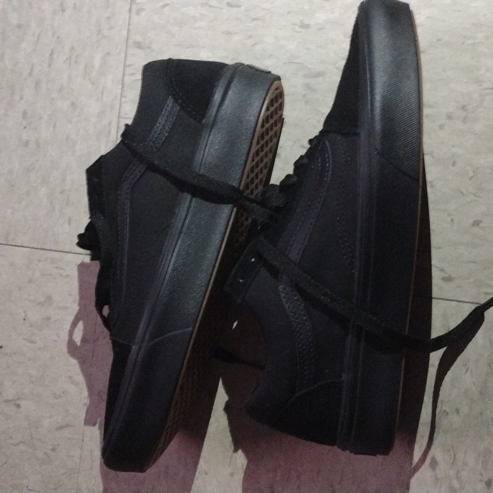 Sneakers - Picture 2 of 4